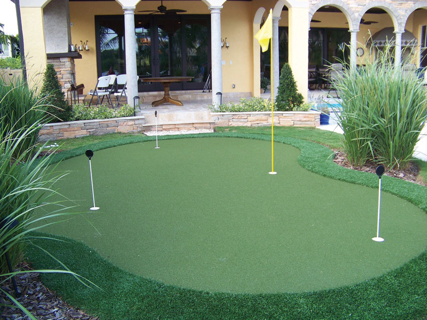 Small Putting Green Backyard - Backyard Design
